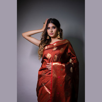 Faishana Presents Chestnut Brown Katan Silk Woven Gold Zari Meena Border Handloom Banarasi Saree With Maroon Blouse Piece