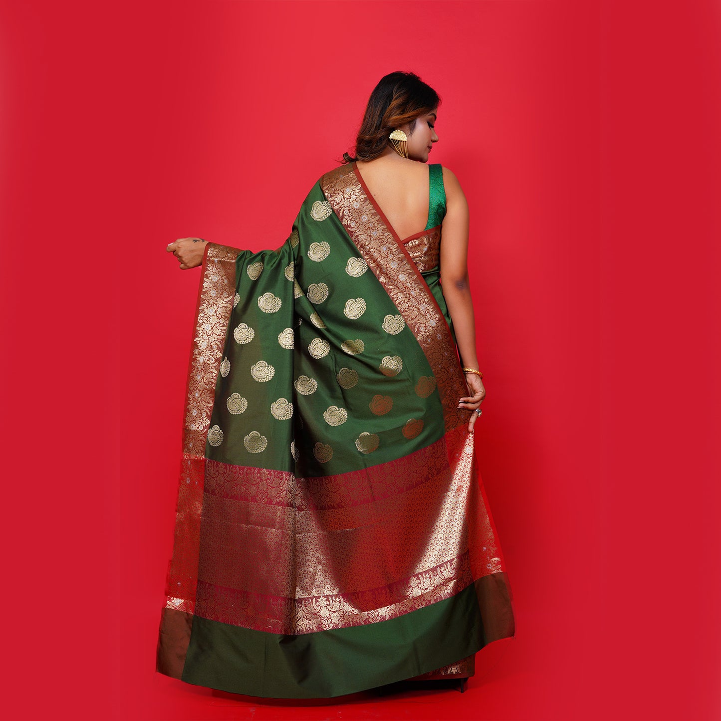 Faishana Presents Green Katan Silk Woven Gold Zari Silver Meena Border Handloom Banarasi Saree With Maroon Blouse Piece