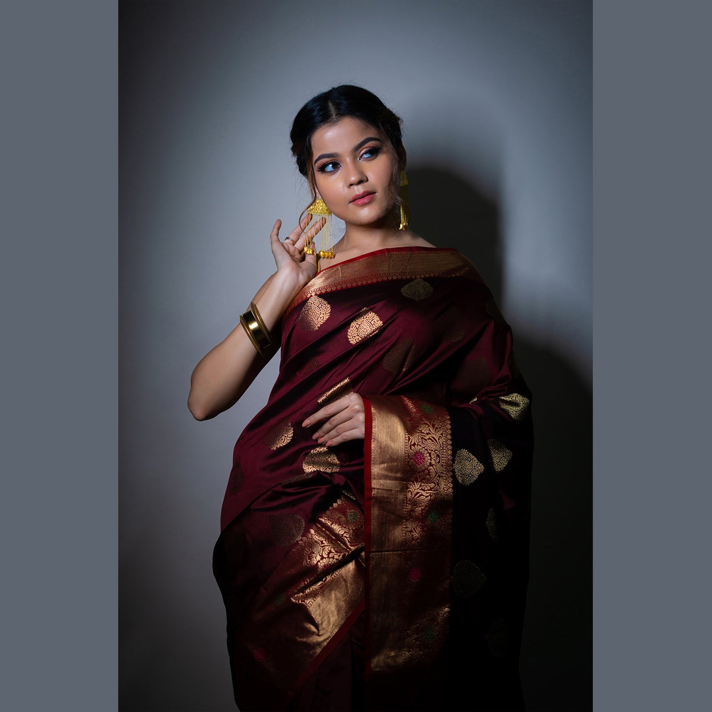 Faishana Presents Dark Brown Katan Silk Woven Gold Zari Meena Border Handloom Banarasi Saree With Maroon Blouse Piece