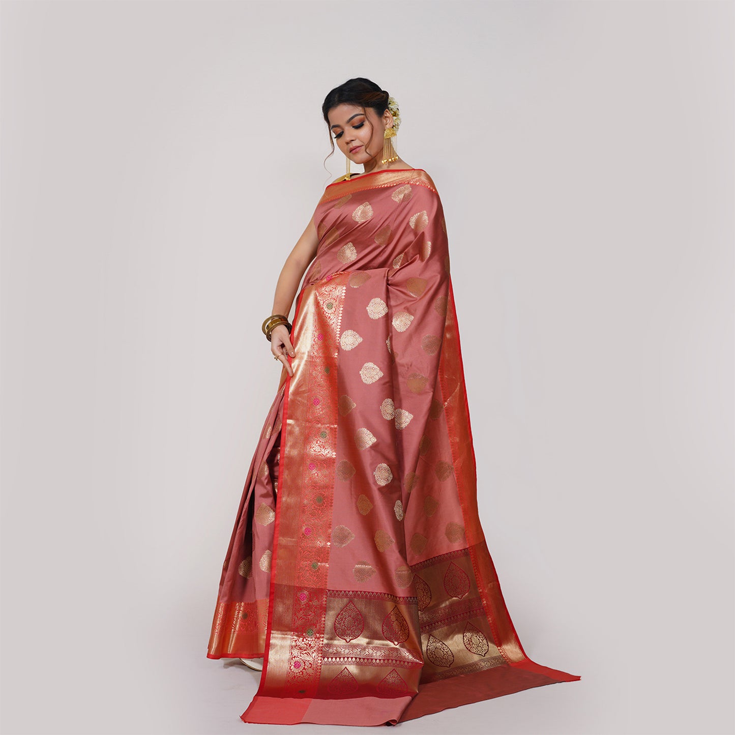 Faishana Presents Peach Katan Silk Woven Gold Zari Meena Border Handloom Banarasi Saree With Maroon Blouse Piece