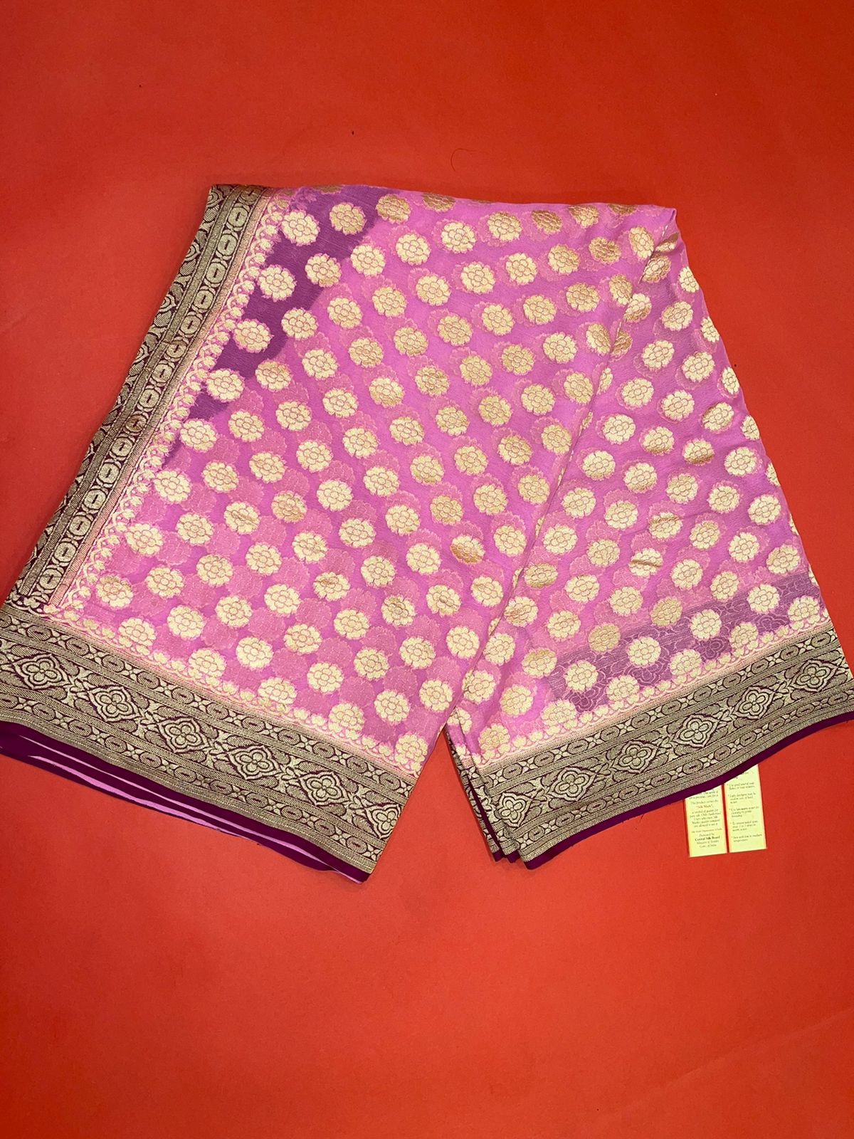 Radiant Threads: Faishana's Pure Silk Handloom Pink Khaddi Georgette Kadhwa Zari Booti Adorned in Kadhwa Magenta Pallu & Blouse