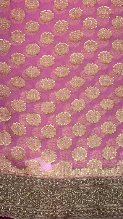 Radiant Threads: Faishana's Pure Silk Handloom Pink Khaddi Georgette Kadhwa Zari Booti Adorned in Kadhwa Magenta Pallu & Blouse