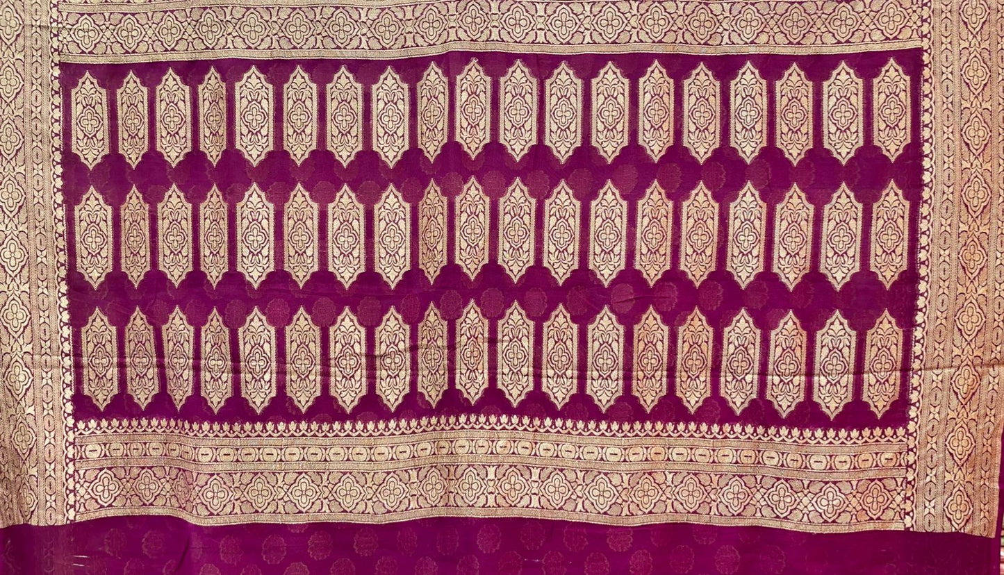 Radiant Threads: Faishana's Pure Silk Handloom Pink Khaddi Georgette Kadhwa Zari Booti Adorned in Kadhwa Magenta Pallu & Blouse