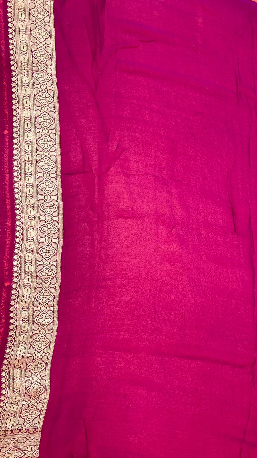Radiant Threads: Faishana's Pure Silk Handloom Pink Khaddi Georgette Kadhwa Zari Booti Adorned in Kadhwa Magenta Pallu & Blouse