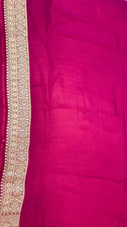 Radiant Threads: Faishana's Pure Silk Handloom Pink Khaddi Georgette Kadhwa Zari Booti Adorned in Kadhwa Magenta Pallu & Blouse