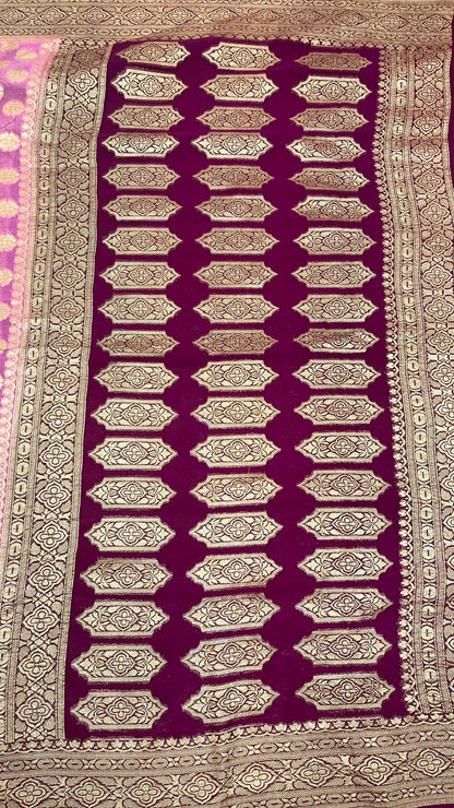 Radiant Threads: Faishana's Pure Silk Handloom Pink Khaddi Georgette Kadhwa Zari Booti Adorned in Kadhwa Magenta Pallu & Blouse