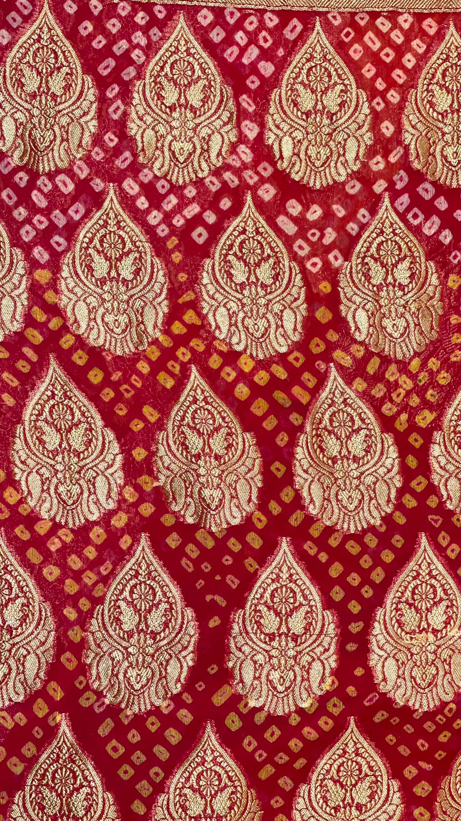 Sunset Splendor: Faishana's Vibrant 2D Yellow and Orange Katan Georgette Bandhej Zari Kadhwa Jaal Chunri Booti with Kadhwa Contrasting Red Pallu and Blouse Saree