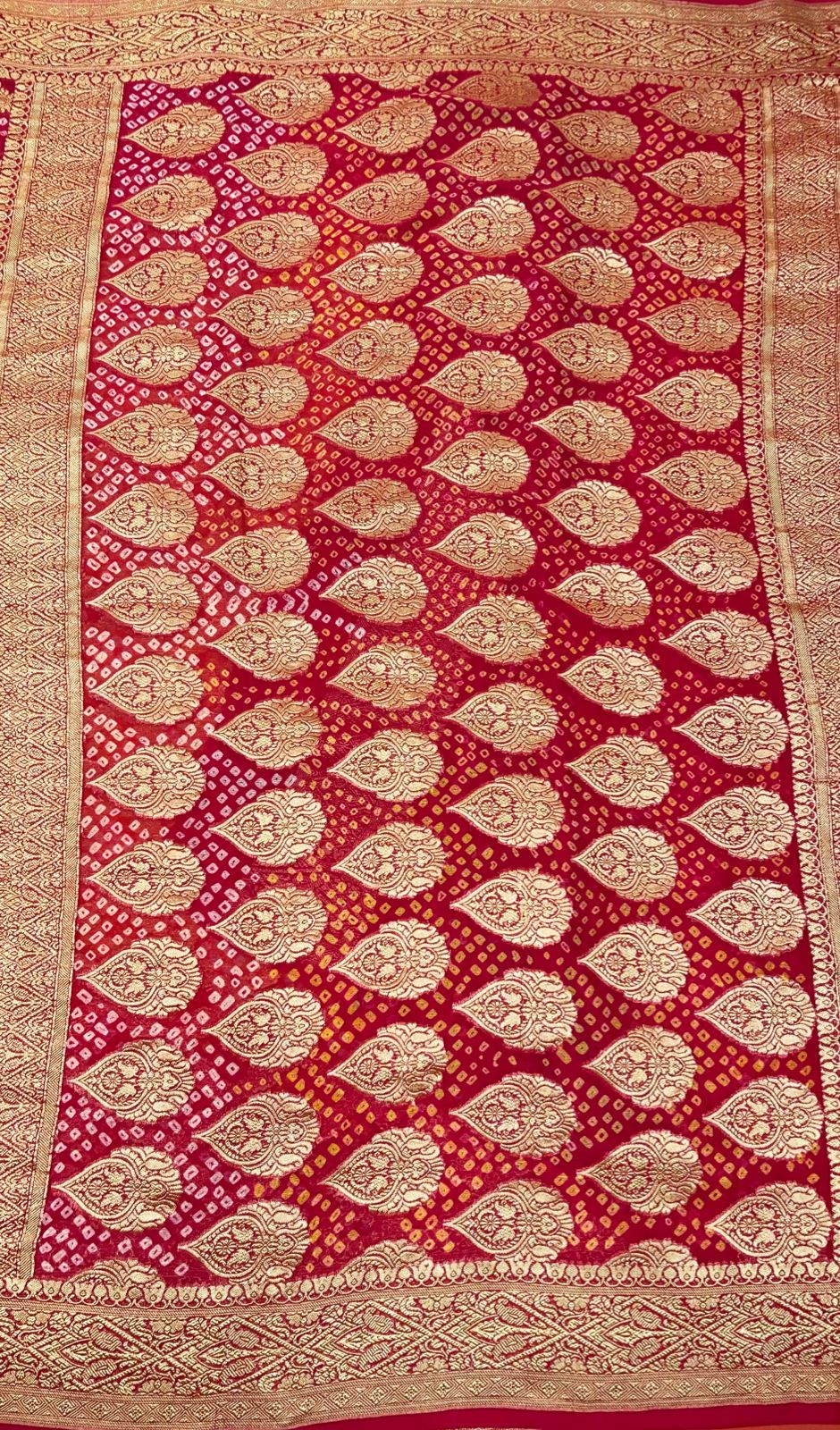 Sunset Splendor: Faishana's Vibrant 2D Yellow and Orange Katan Georgette Bandhej Zari Kadhwa Jaal Chunri Booti with Kadhwa Contrasting Red Pallu and Blouse Saree