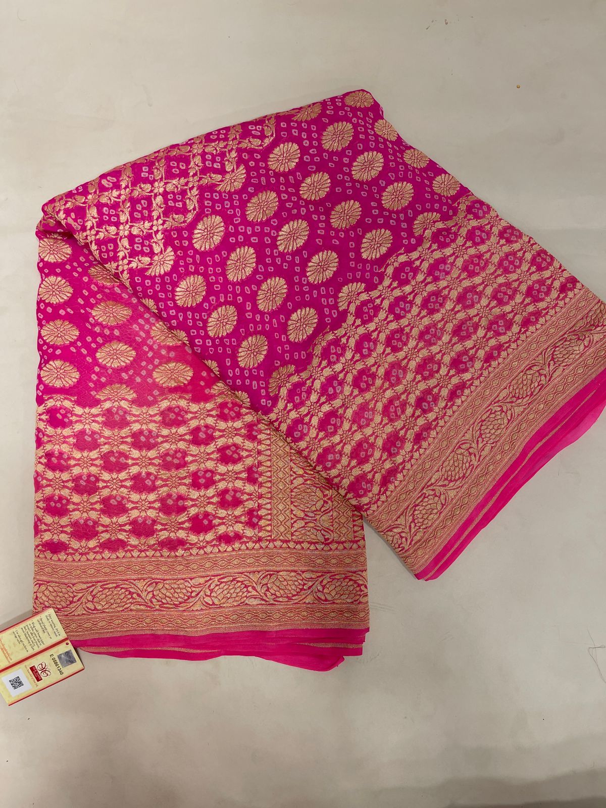 Rose Splendor: Faishana's Vibrant 2D Light Pink Katan Georgette Bandhej Zari Kadhwa Jaal Chunri Booti with Kadhwa Pink Pallu and Blouse Banarasi Saree