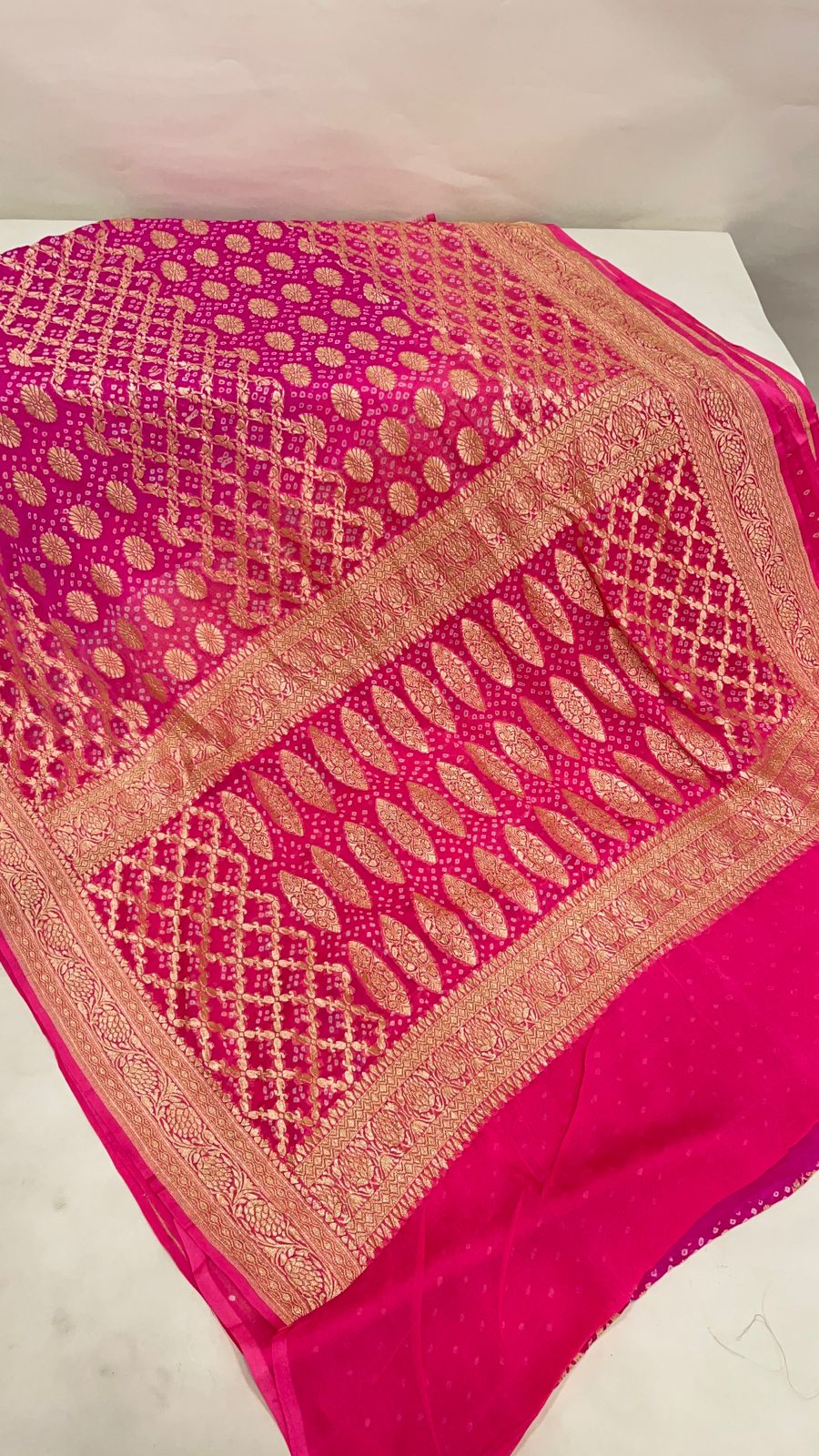 Rose Splendor: Faishana's Vibrant 2D Light Pink Katan Georgette Bandhej Zari Kadhwa Jaal Chunri Booti with Kadhwa Pink Pallu and Blouse Banarasi Saree