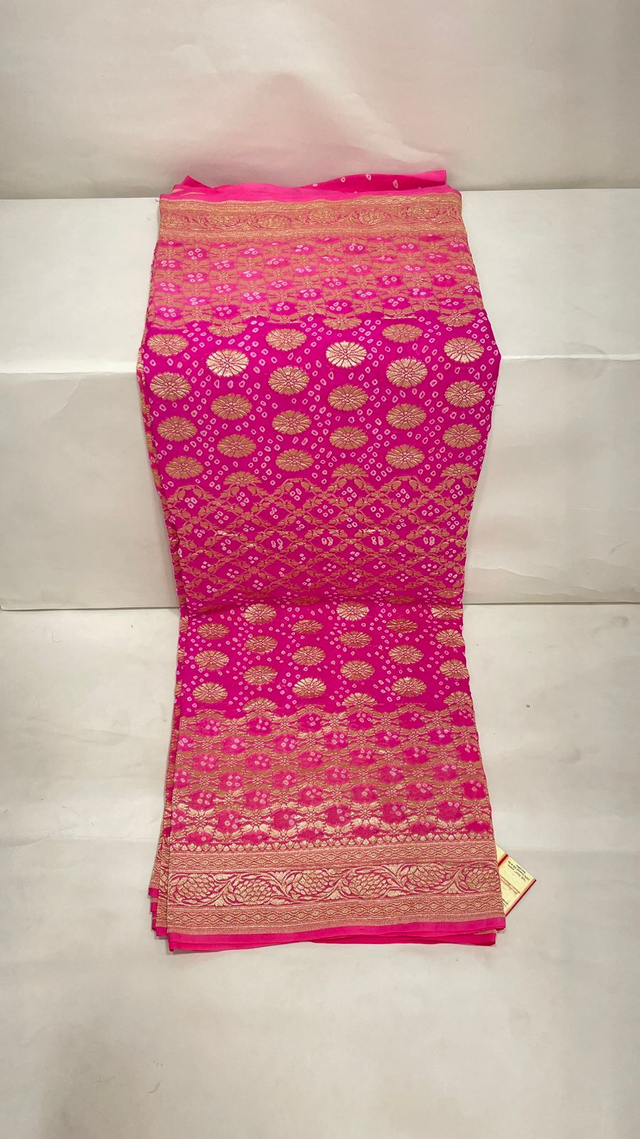 Rose Splendor: Faishana's Vibrant 2D Light Pink Katan Georgette Bandhej Zari Kadhwa Jaal Chunri Booti with Kadhwa Pink Pallu and Blouse Banarasi Saree