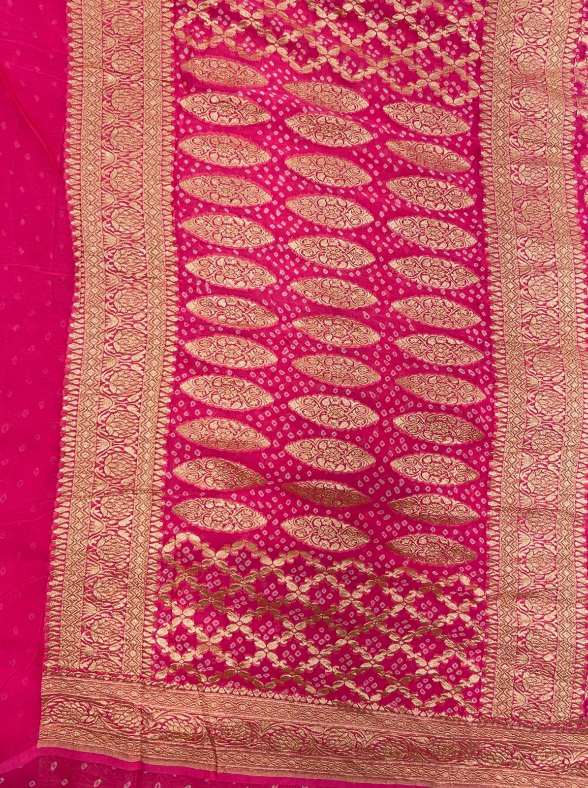 Rose Splendor: Faishana's Vibrant 2D Light Pink Katan Georgette Bandhej Zari Kadhwa Jaal Chunri Booti with Kadhwa Pink Pallu and Blouse Banarasi Saree
