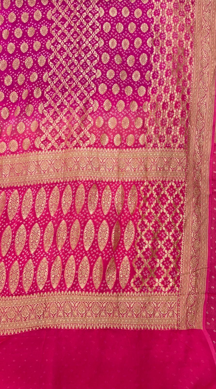Rose Splendor: Faishana's Vibrant 2D Light Pink Katan Georgette Bandhej Zari Kadhwa Jaal Chunri Booti with Kadhwa Pink Pallu and Blouse Banarasi Saree