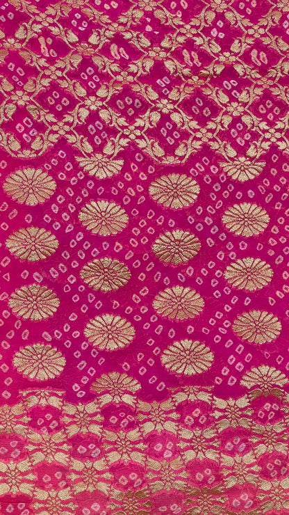 Rose Splendor: Faishana's Vibrant 2D Light Pink Katan Georgette Bandhej Zari Kadhwa Jaal Chunri Booti with Kadhwa Pink Pallu and Blouse Banarasi Saree
