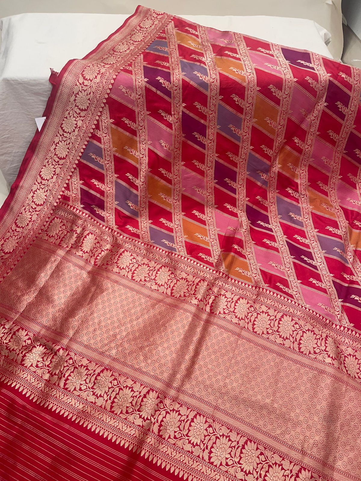 Faishana Pure Silk Handloom Red Rangkaat Diagonal Zari Color Block Kadhwa weaving Anchal Zari Border with Red Kadhwa Blouse Banarasi Saree