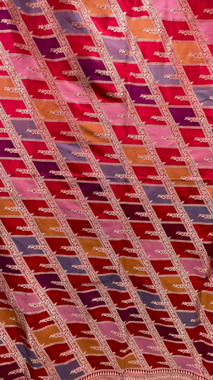 Faishana Pure Silk Handloom Red Rangkaat Diagonal Zari Color Block Kadhwa weaving Anchal Zari Border with Red Kadhwa Blouse Banarasi Saree