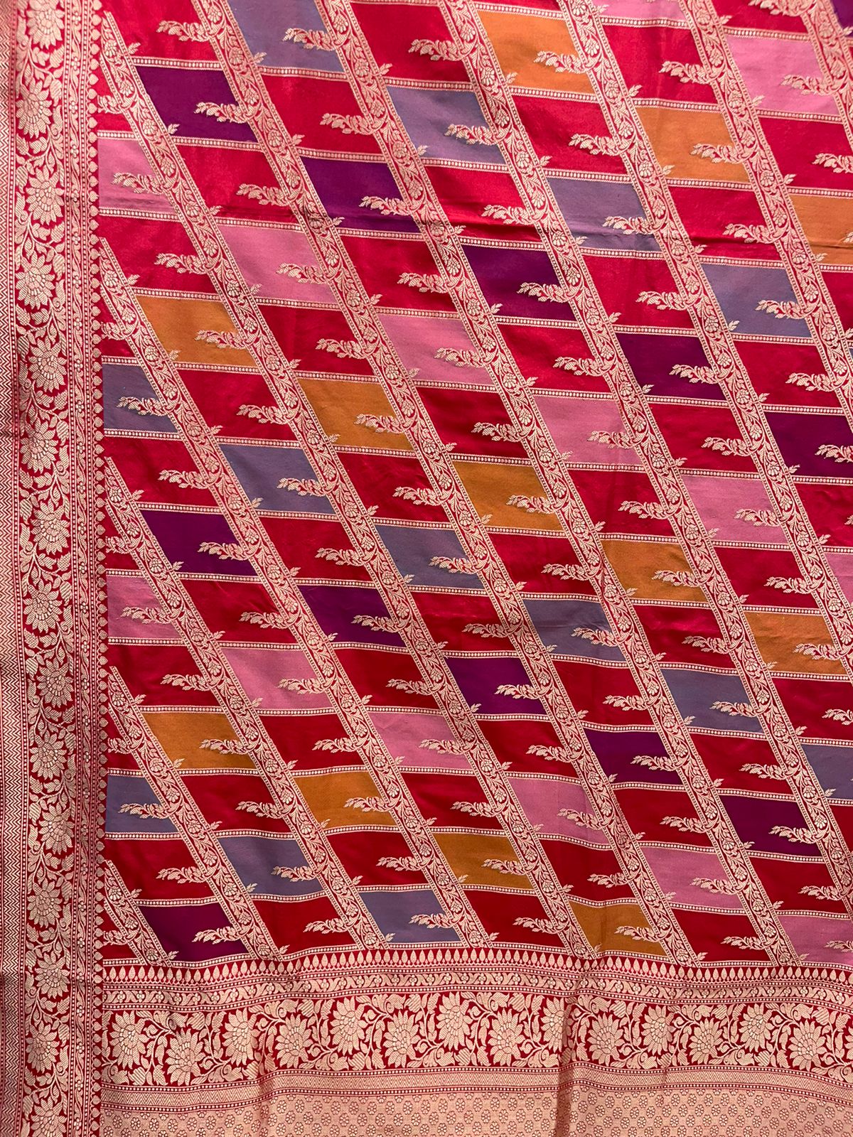 Faishana Pure Silk Handloom Red Rangkaat Diagonal Zari Color Block Kadhwa weaving Anchal Zari Border with Red Kadhwa Blouse Banarasi Saree