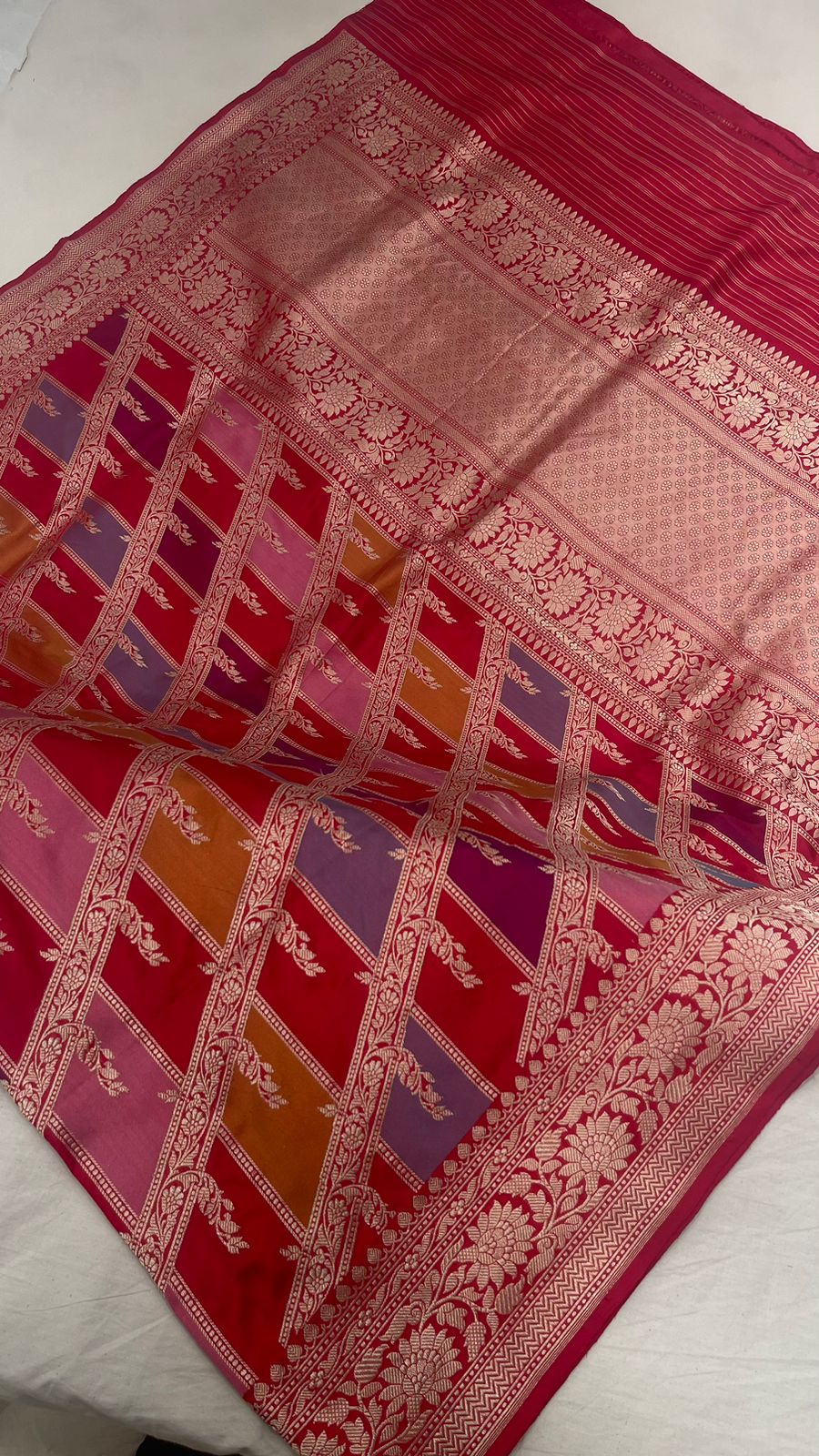 Faishana Pure Silk Handloom Red Rangkaat Diagonal Zari Color Block Kadhwa weaving Anchal Zari Border with Red Kadhwa Blouse Banarasi Saree