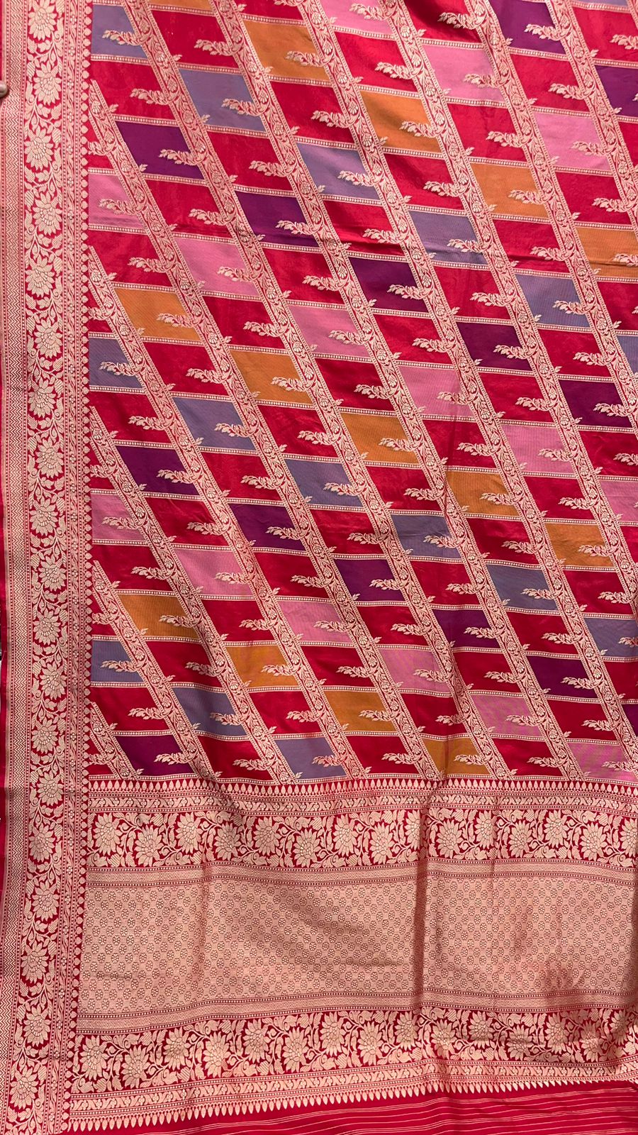 Faishana Pure Silk Handloom Red Rangkaat Diagonal Zari Color Block Kadhwa weaving Anchal Zari Border with Red Kadhwa Blouse Banarasi Saree
