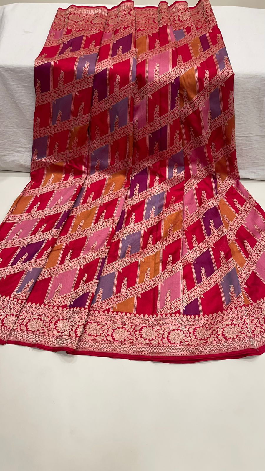 Faishana Pure Silk Handloom Red Rangkaat Diagonal Zari Color Block Kadhwa weaving Anchal Zari Border with Red Kadhwa Blouse Banarasi Saree