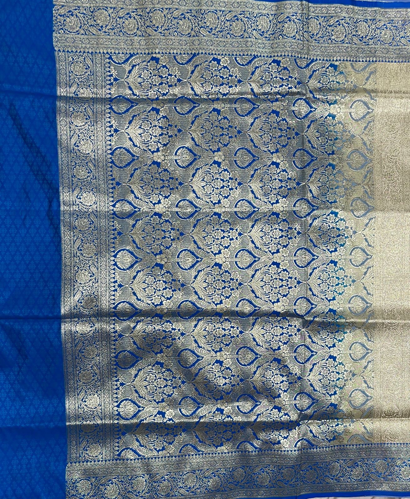 Faishana Presents Off-white Katan Silk Floral Light Gold Zari Booti with Contrast SkyBlue Floral Pallu Banarasi saree and Sky Blue Blouse