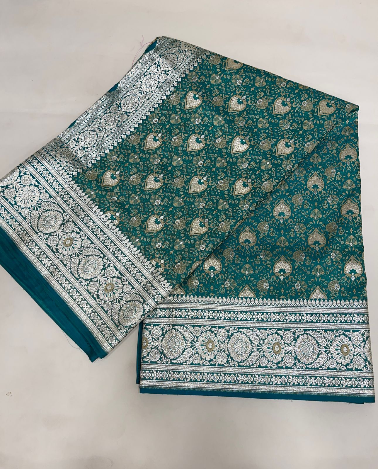 Faishana Presents Sea Green Tanchoi Satin Silk Alfi Mina Zari Booti with Silver Zari Big Boota Pallu and Silver Zari Border Banarasi saree with Sea Green Blouse