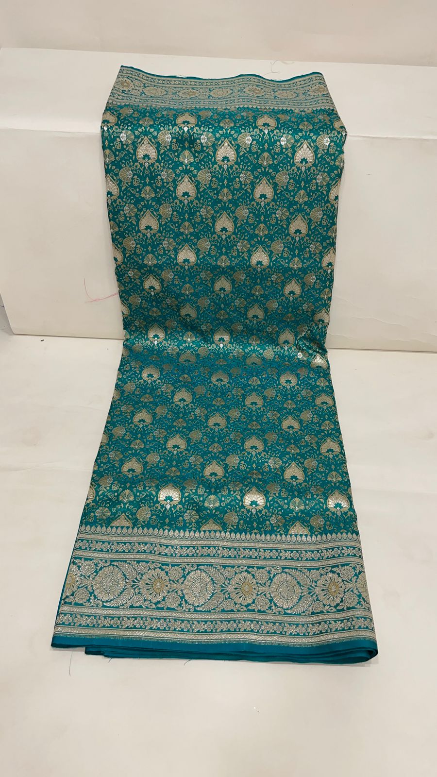 Faishana Presents Sea Green Tanchoi Satin Silk Alfi Mina Zari Booti with Silver Zari Big Boota Pallu and Silver Zari Border Banarasi saree with Sea Green Blouse