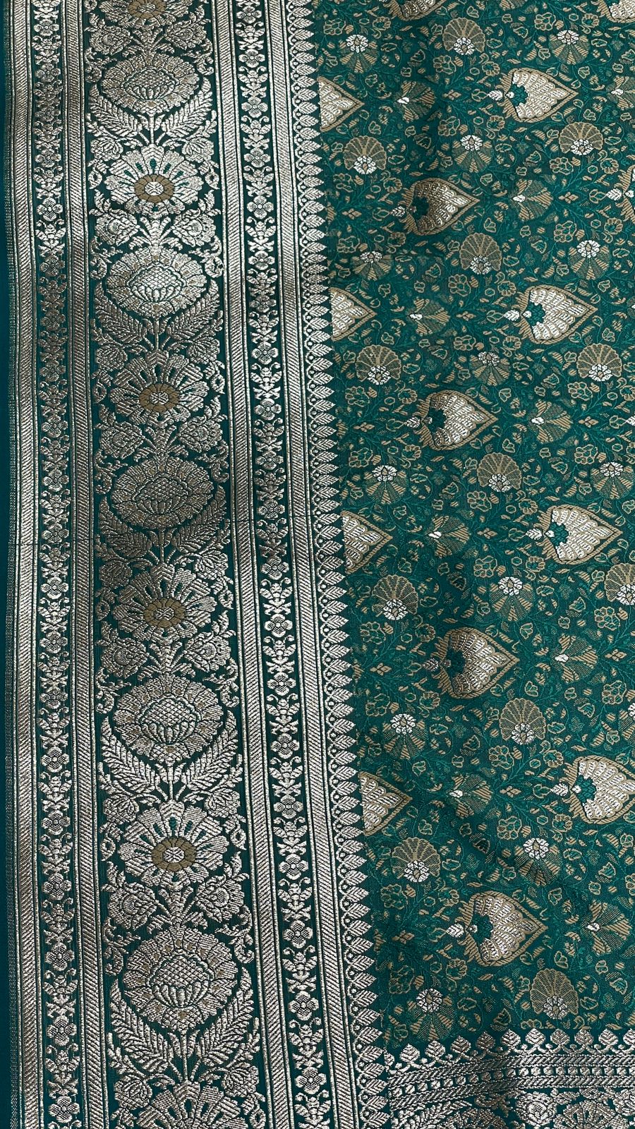 Faishana Presents Sea Green Tanchoi Satin Silk Alfi Mina Zari Booti with Silver Zari Big Boota Pallu and Silver Zari Border Banarasi saree with Sea Green Blouse