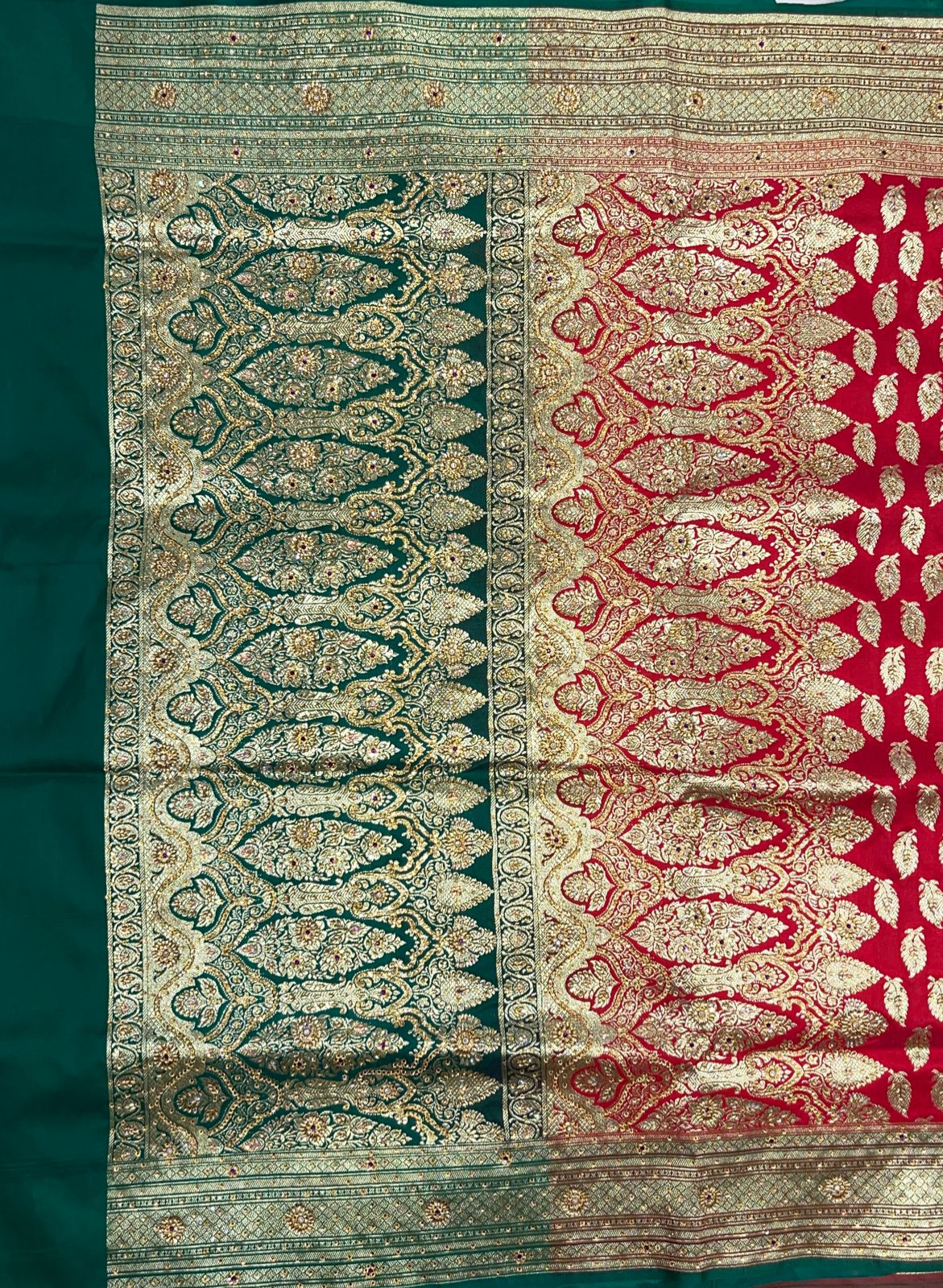 Faishana Presents Red Stone Work Golden Zari Floral Booti with Contrast Green Boota Pallu Zari Border with Green Blouse Banarasi Saree