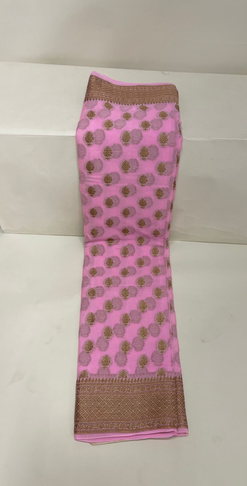 Faishana Pure Handloom Baby Pink Chiffon Copper Zari Booti and Banarasi Copper Zari Border and Pallu with Pink Blouse&nbsp;