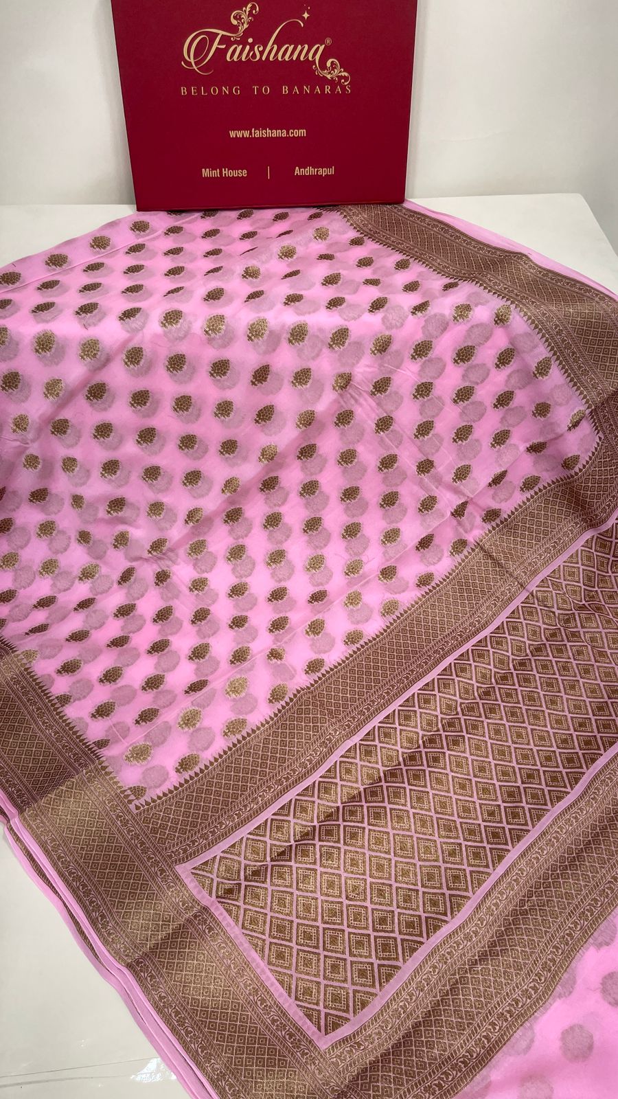 Faishana Pure Handloom Baby Pink Chiffon Copper Zari Booti and Banarasi Copper Zari Border and Pallu with Pink Blouse&nbsp;