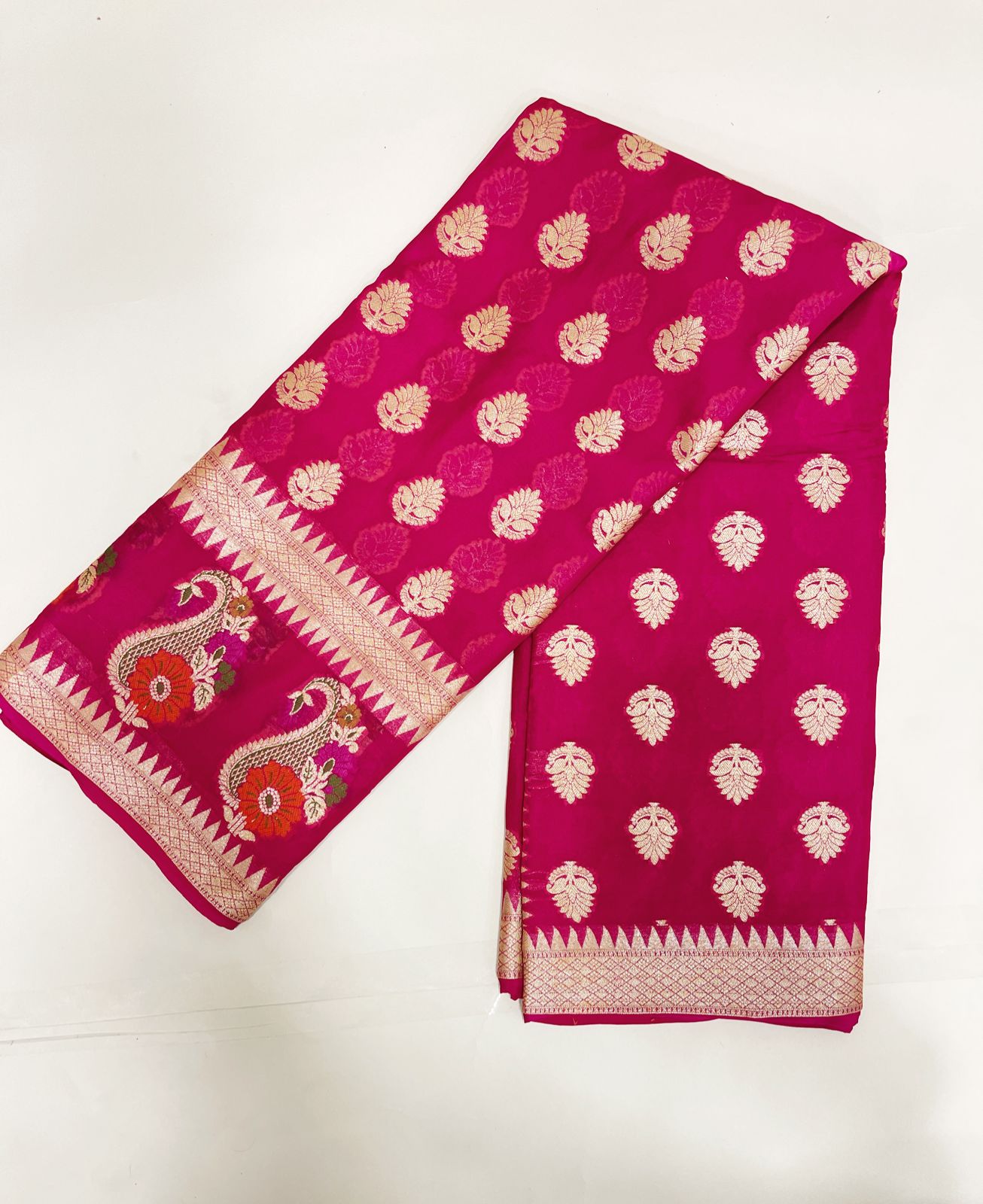 Faishana Pure Handloom Magenta Chiffon Floral Zari Booti with Floral Mina Boota Skirt Zari Border and Paisley Zari Jaal Pallu with Magenta Blouse