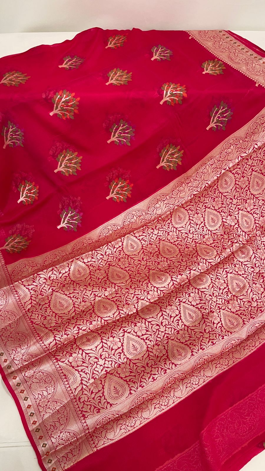 Faishana Pure Handloom Pink Chiffon Resham Floral Mina Zari Booti with Banarasi Zari Border and Pink Blouse&nbsp;