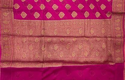 Faishana Pure Handloom Magenta Chiffon Floral Mina Copper Zari Booti with Paisley Mina Zari Border with Magenta Blouse&nbsp;