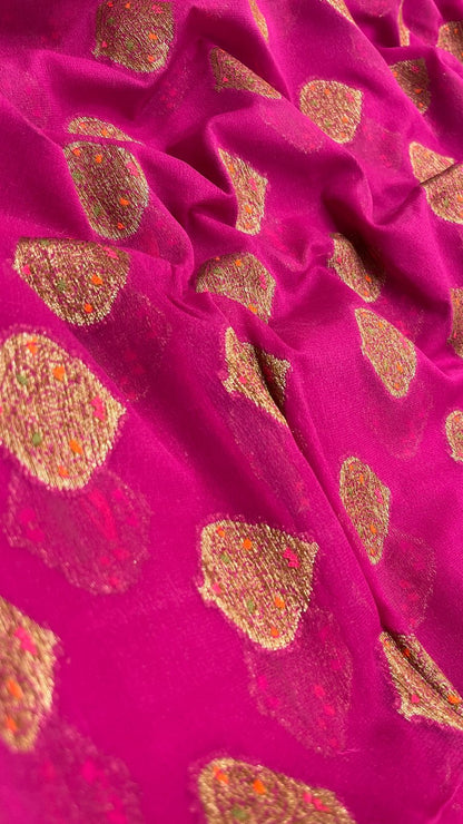 Faishana Pure Handloom Magenta Chiffon Floral Mina Copper Zari Booti with Paisley Mina Zari Border with Magenta Blouse&nbsp;