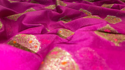 Faishana Pure Handloom Magenta Chiffon Floral Mina Copper Zari Booti with Paisley Mina Zari Border with Magenta Blouse&nbsp;