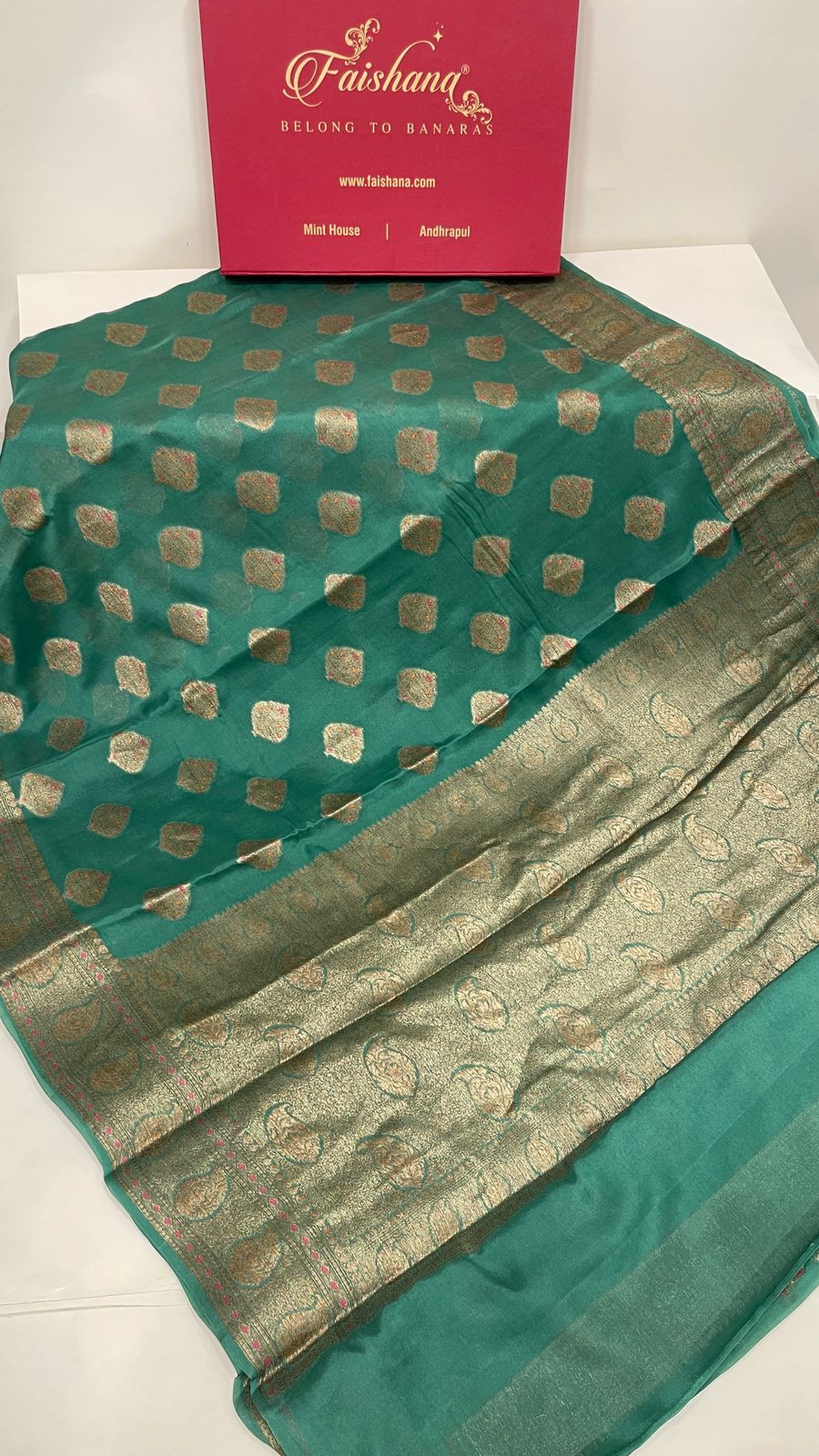 Faishana Pure Handloom Dark Green Chiffon Floral Mina Copper Zari Booti with Paisley Mina Zari Border with Dark Green Blouse&nbsp;