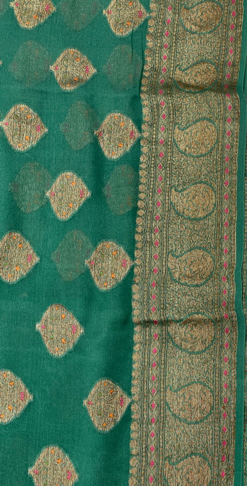 Faishana Pure Handloom Dark Green Chiffon Floral Mina Copper Zari Booti with Paisley Mina Zari Border with Dark Green Blouse&nbsp;