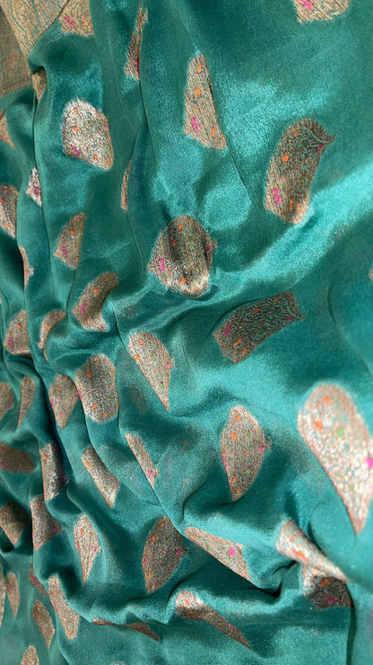 Faishana Pure Handloom Dark Green Chiffon Floral Mina Copper Zari Booti with Paisley Mina Zari Border with Dark Green Blouse&nbsp;