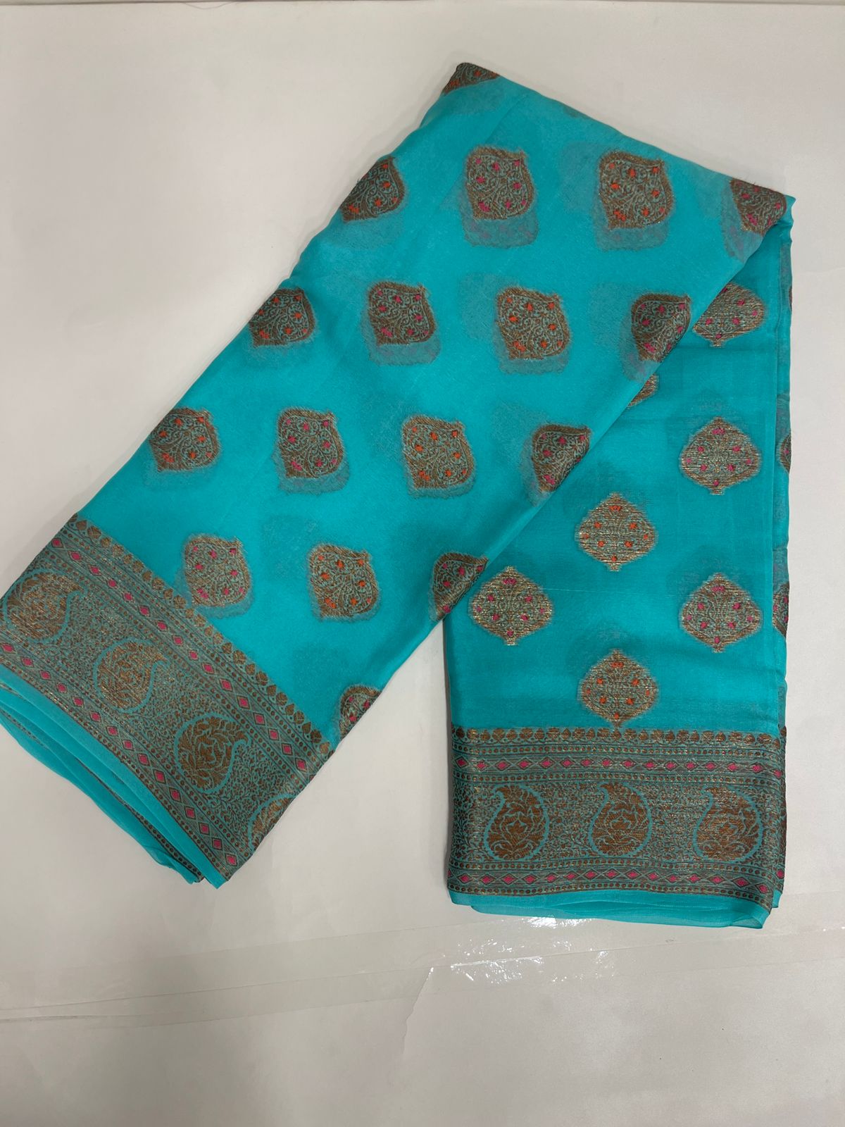 Faishana Pure Handloom Sea Green Chiffon Floral Mina Copper Zari Booti with Paisley Mina Zari Border with Sea Green Blouse&nbsp;