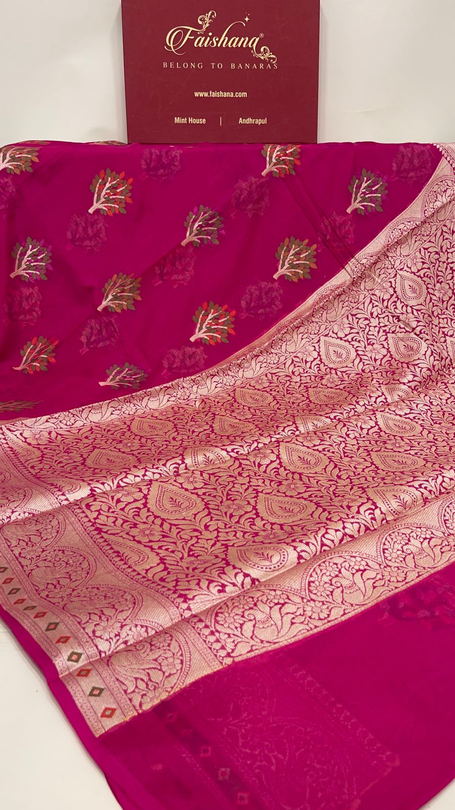 Faishana Pure Handloom Magenta Chiffon Resham Floral Mina Zari Booti with Banarasi Zari Border and Magenta Blouse&nbsp;