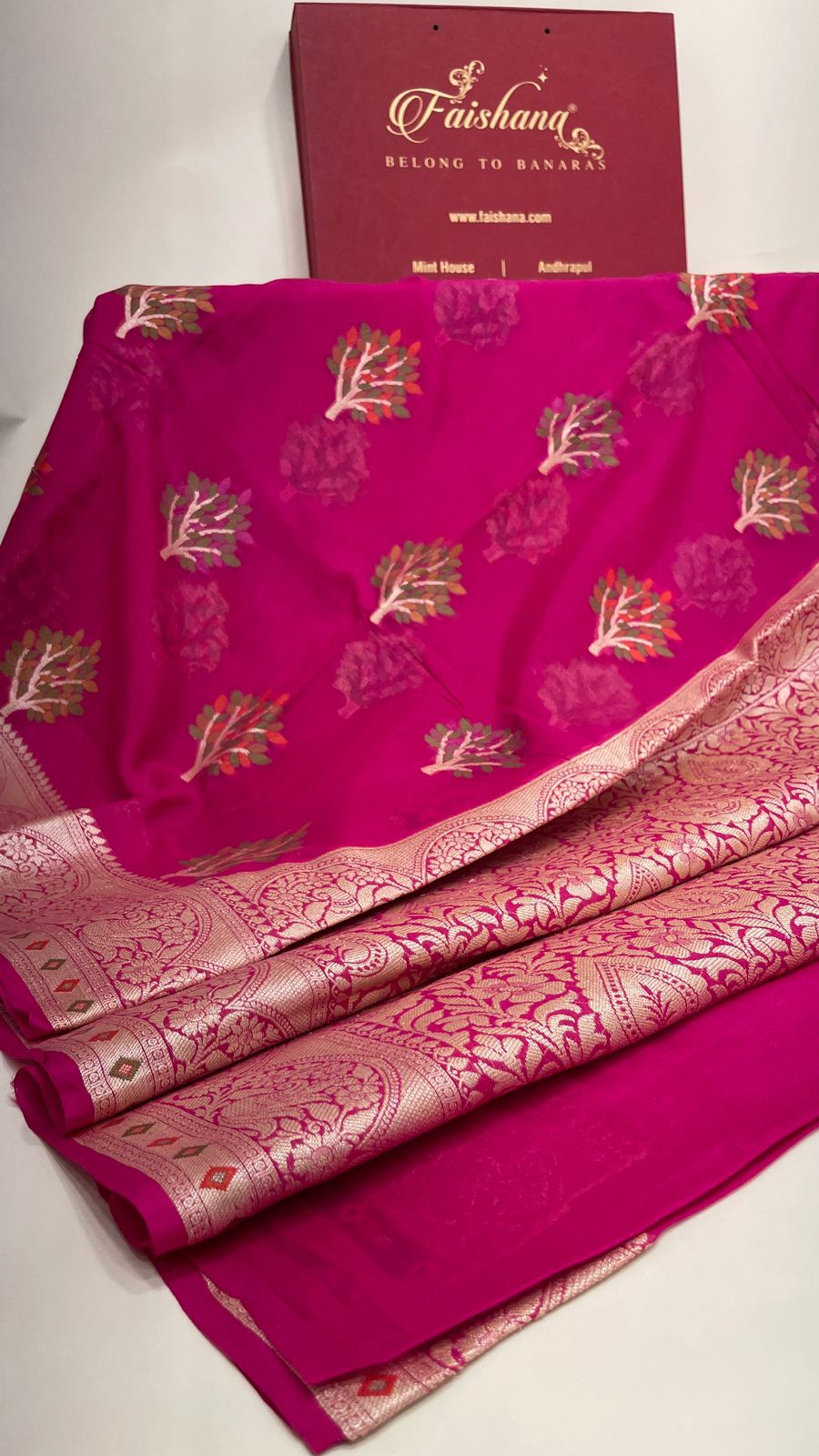 Faishana Pure Handloom Magenta Chiffon Resham Floral Mina Zari Booti with Banarasi Zari Border and Magenta Blouse&nbsp;