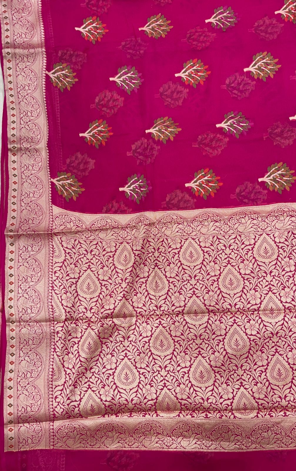Faishana Pure Handloom Magenta Chiffon Resham Floral Mina Zari Booti with Banarasi Zari Border and Magenta Blouse&nbsp;