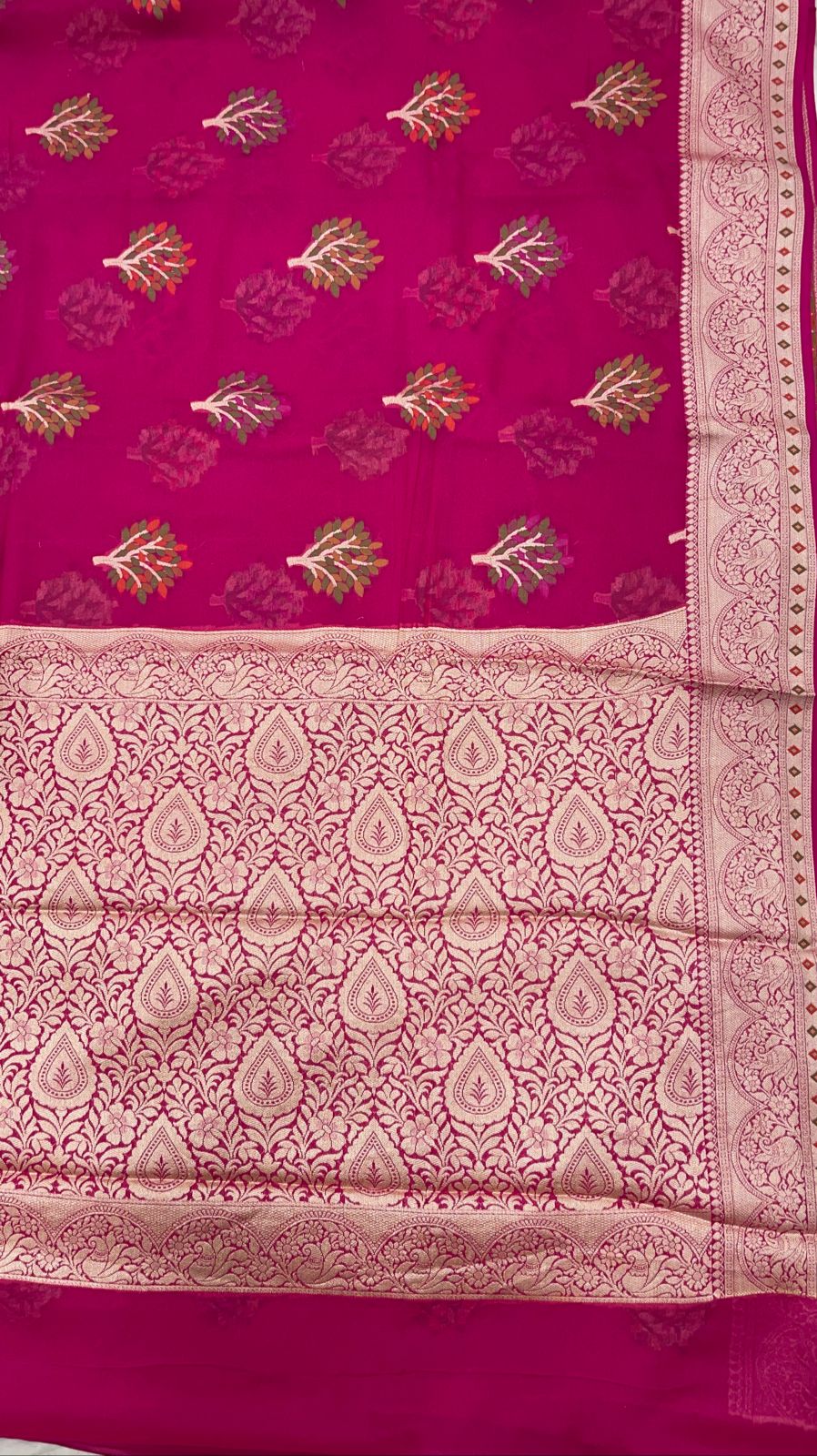 Faishana Pure Handloom Magenta Chiffon Resham Floral Mina Zari Booti with Banarasi Zari Border and Magenta Blouse&nbsp;