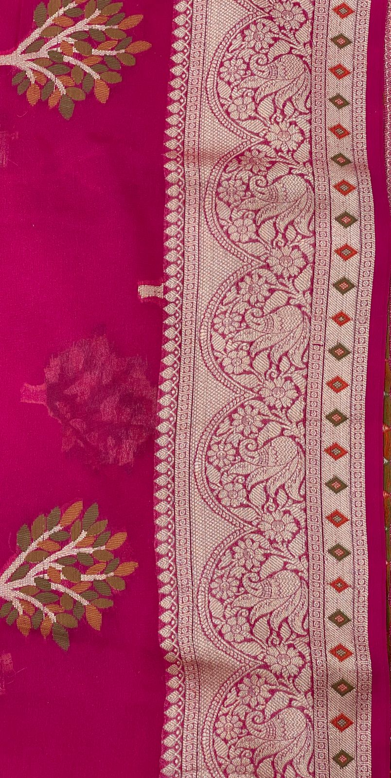 Faishana Pure Handloom Magenta Chiffon Resham Floral Mina Zari Booti with Banarasi Zari Border and Magenta Blouse&nbsp;