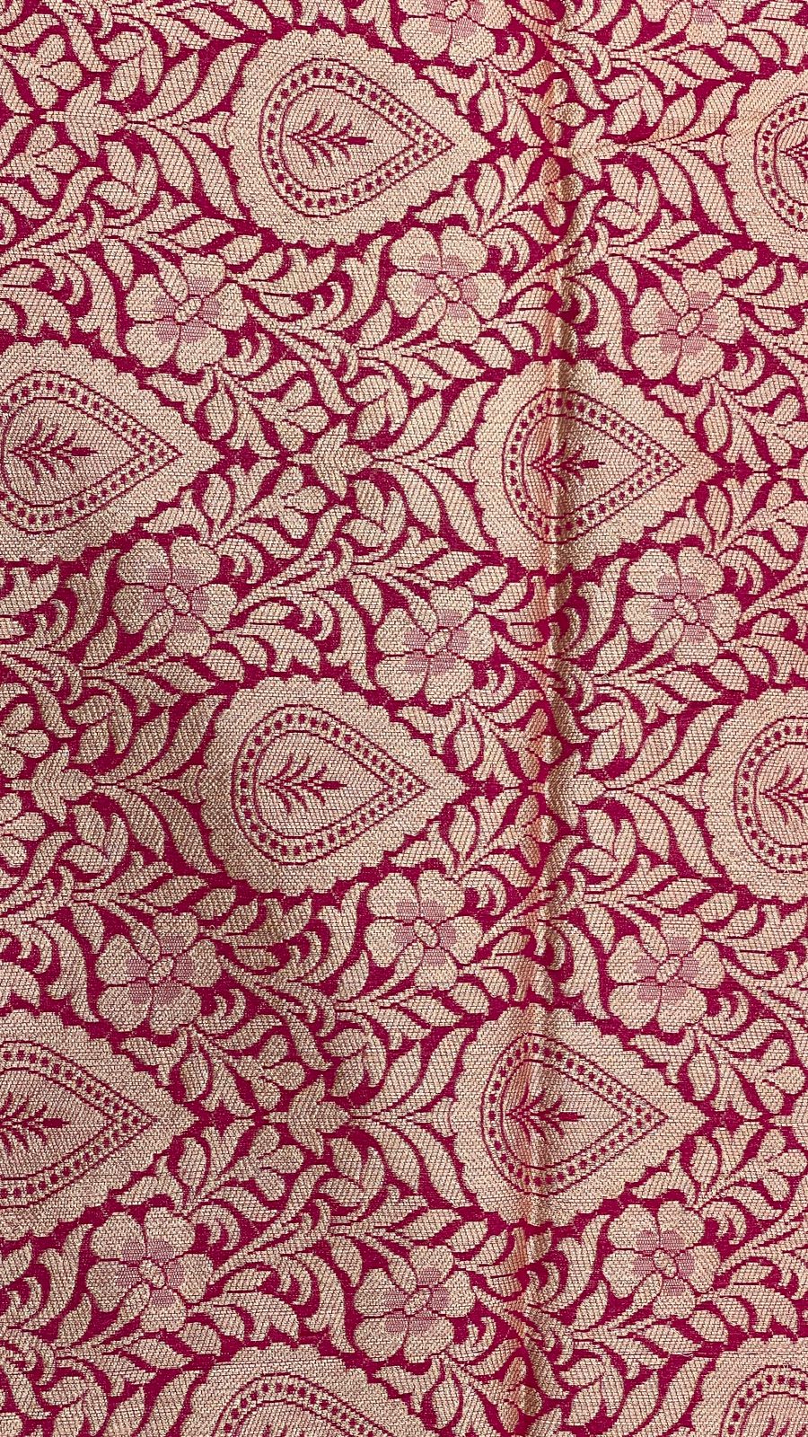 Faishana Pure Handloom Magenta Chiffon Resham Floral Mina Zari Booti with Banarasi Zari Border and Magenta Blouse&nbsp;