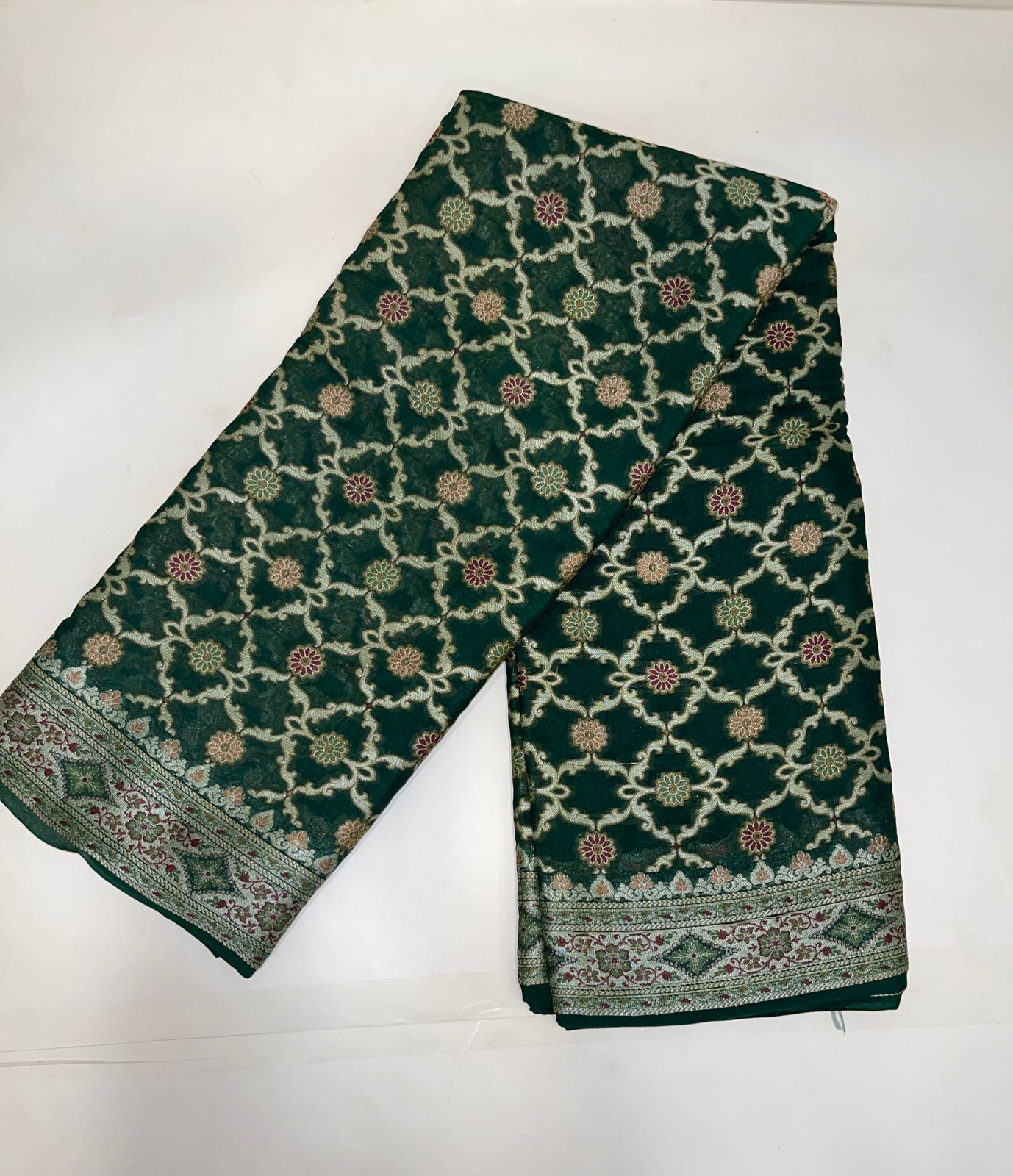 Faishana Pure Handloom Dark Green Chiffon Resham Mina Bandhani Zari Booti with Miankari Pallu and Zari Border with Dark Green Blouse&nbsp;