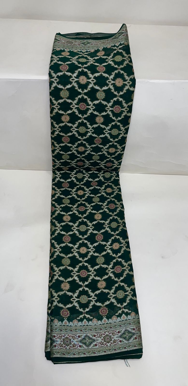 Faishana Pure Handloom Dark Green Chiffon Resham Mina Bandhani Zari Booti with Miankari Pallu and Zari Border with Dark Green Blouse&nbsp;