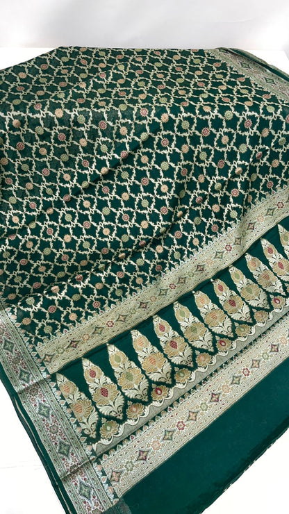 Faishana Pure Handloom Dark Green Chiffon Resham Mina Bandhani Zari Booti with Miankari Pallu and Zari Border with Dark Green Blouse&nbsp;