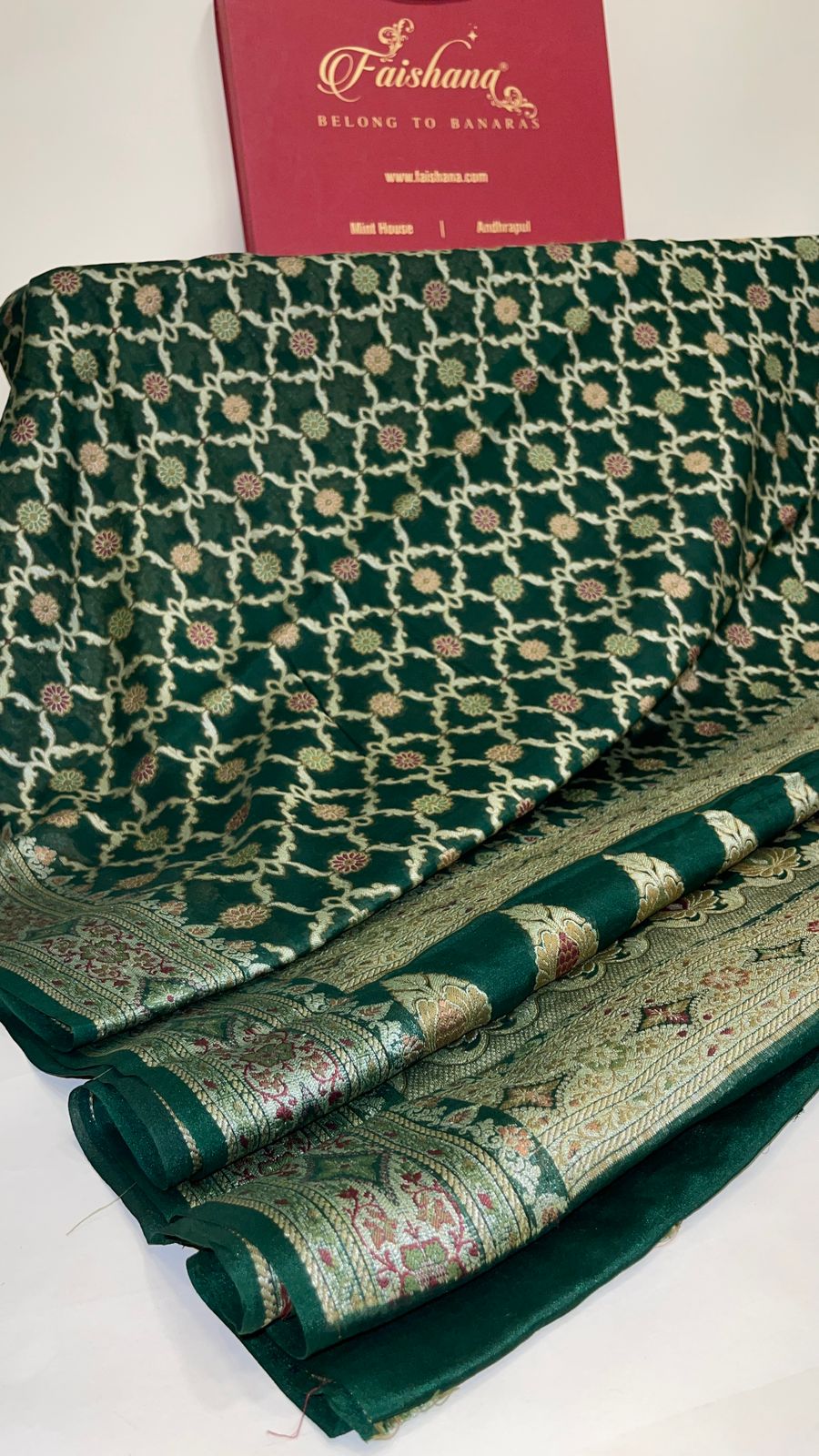Faishana Pure Handloom Dark Green Chiffon Resham Mina Bandhani Zari Booti with Miankari Pallu and Zari Border with Dark Green Blouse&nbsp;
